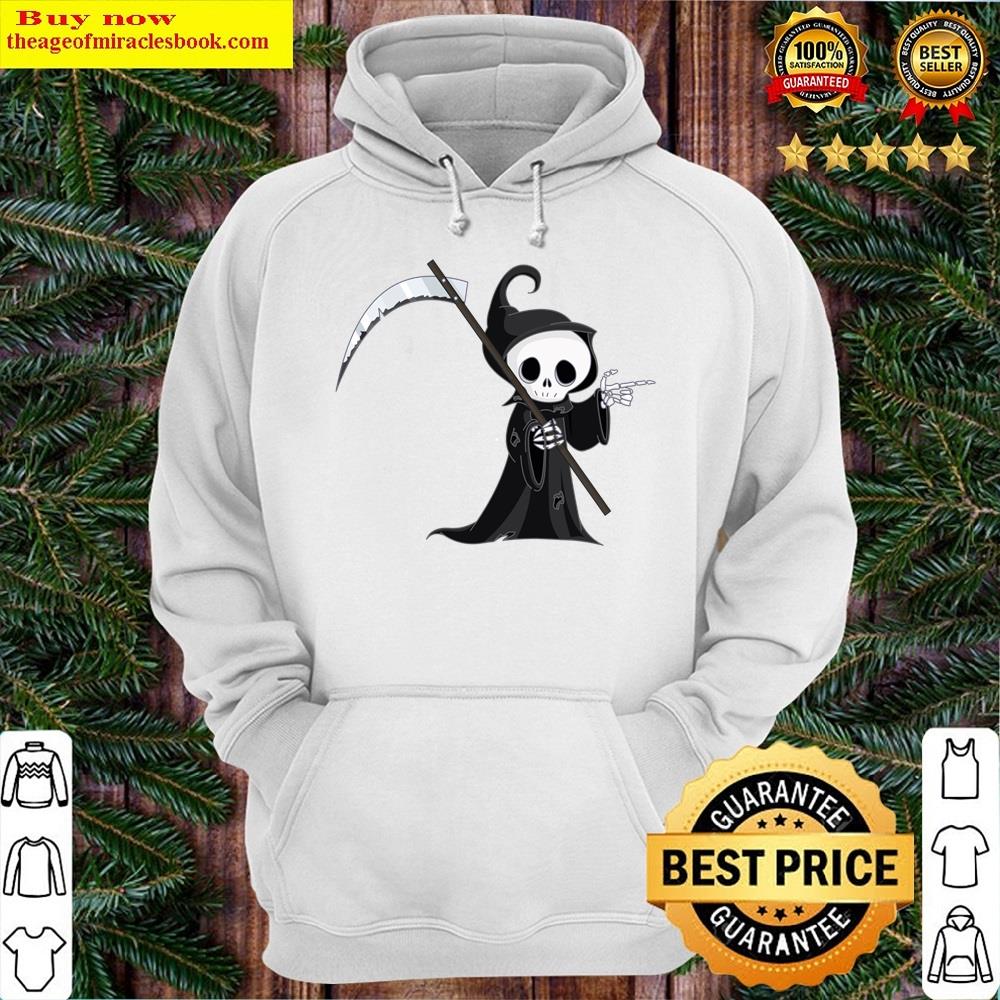 Alternative view of Halloween Streets Essential Shirt