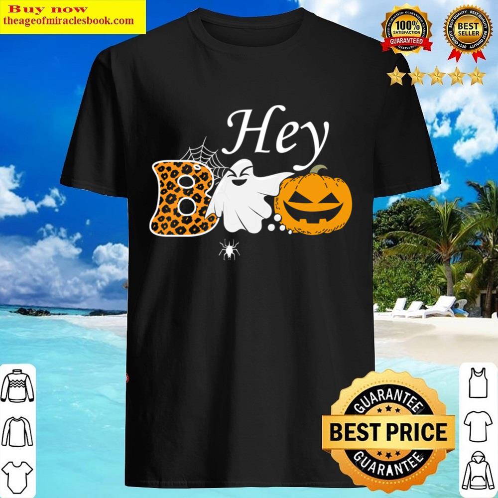 Zombie In Graveyard Hey Boo Essential Shirt