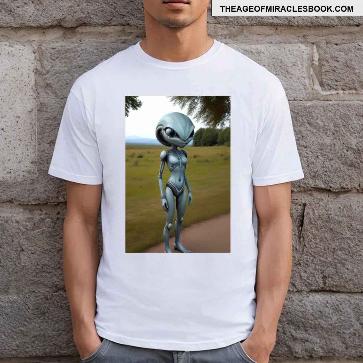Female Alien 61 Lucile T-shirt