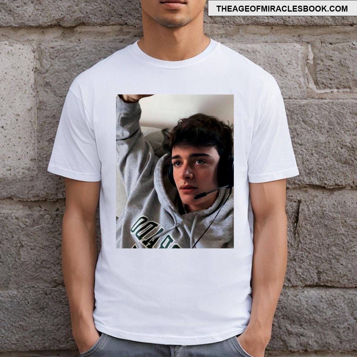 Noah Schnapp Beautiful Actress Poster T-shirt