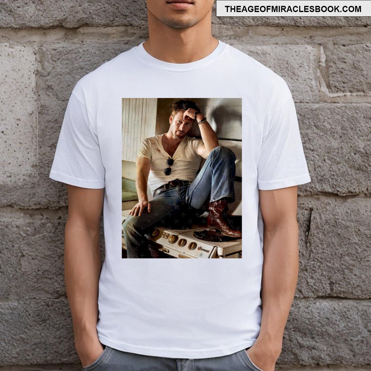 Glen Powell Modern Look T-shirt