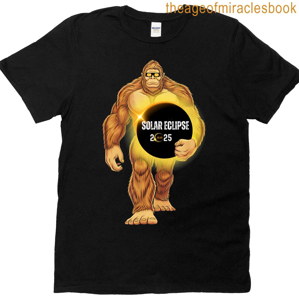 Funny Bigfoot Solar Eclipse 2025 Sasquatch Eclipse Glasses T-shirt
