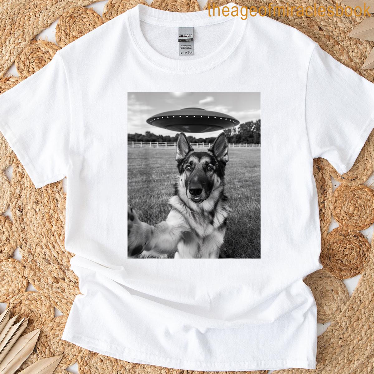 Funny German Shepherd Ufo Selfie T-shirt