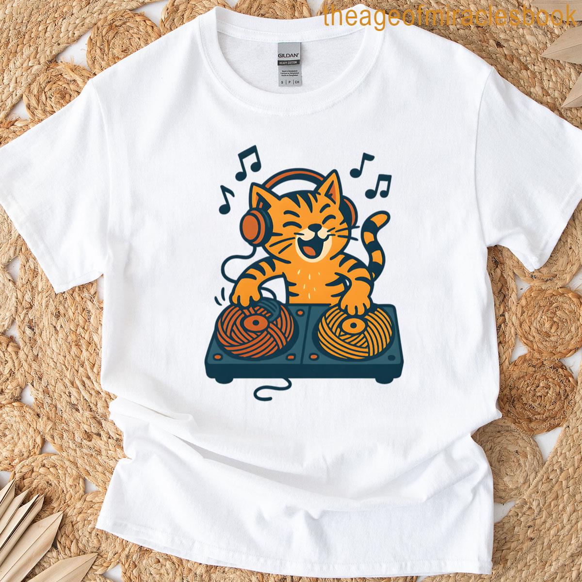 Cat Dj Mixing With Yarn Turntables T-shirt