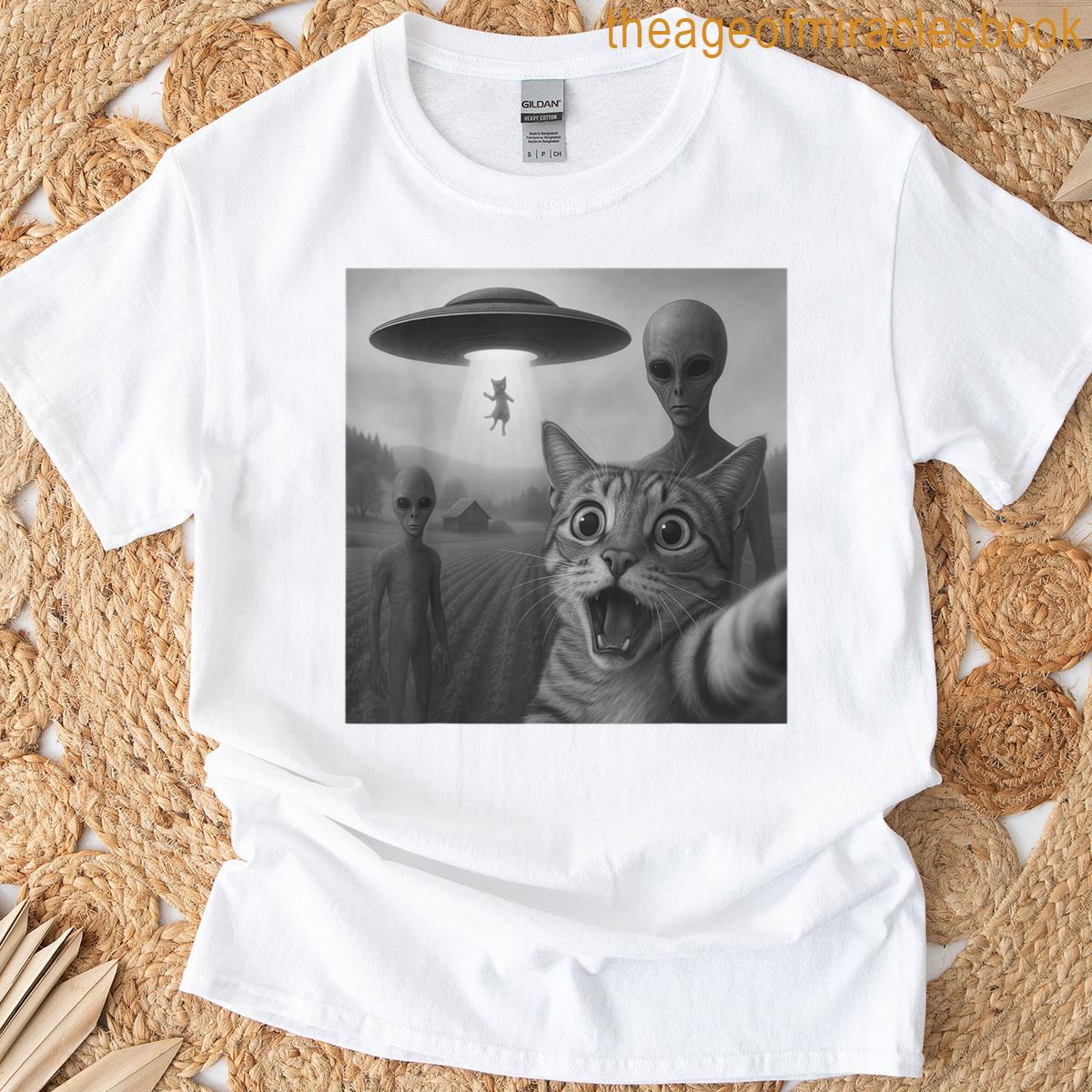 Funny Cat Selfie With Alien Ufo T-shirt