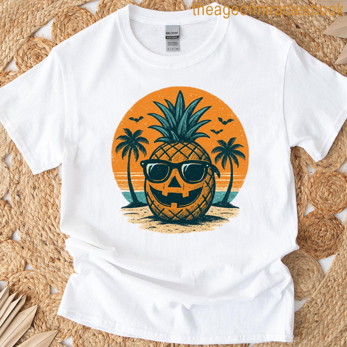 Cool Jack-o-lantern Pineapple On The Beach Oversized T-shirt