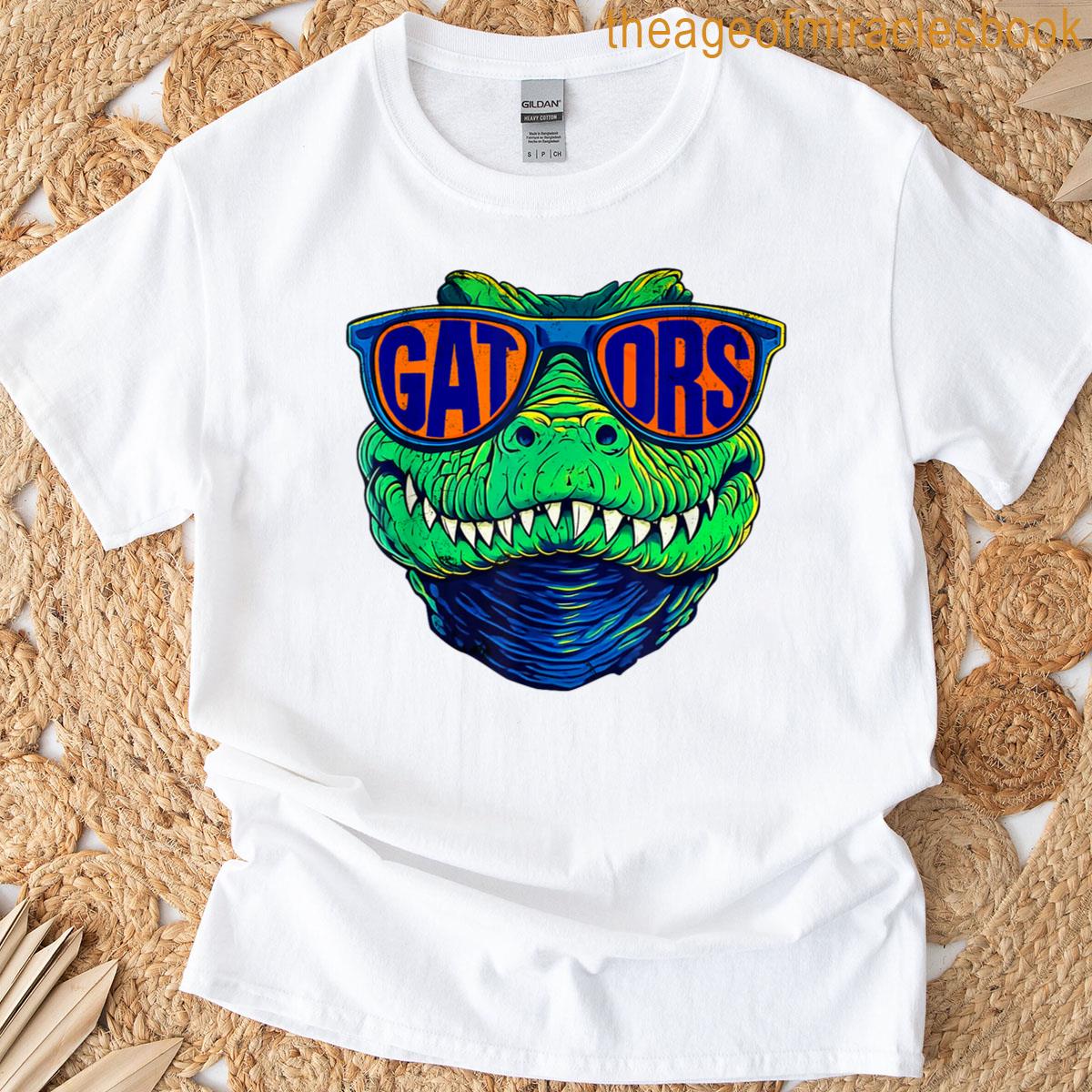 Gators Vintage Animals – Throwback Design Styles T-shirt