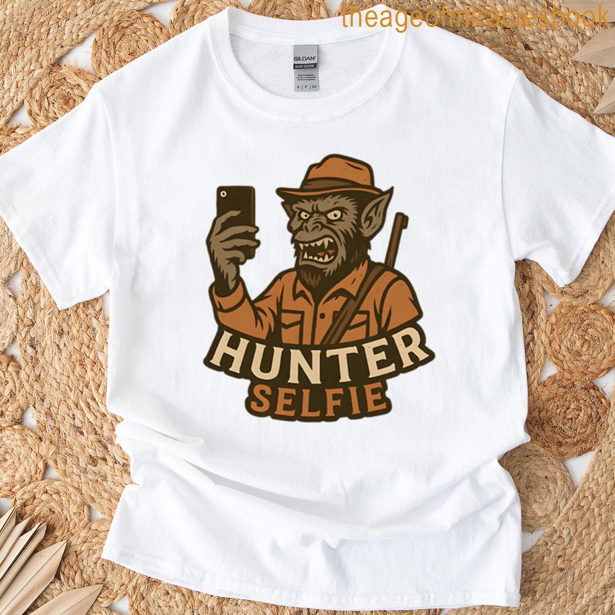Hunter Selfie Funny Werewolf Halloween Design T-shirt