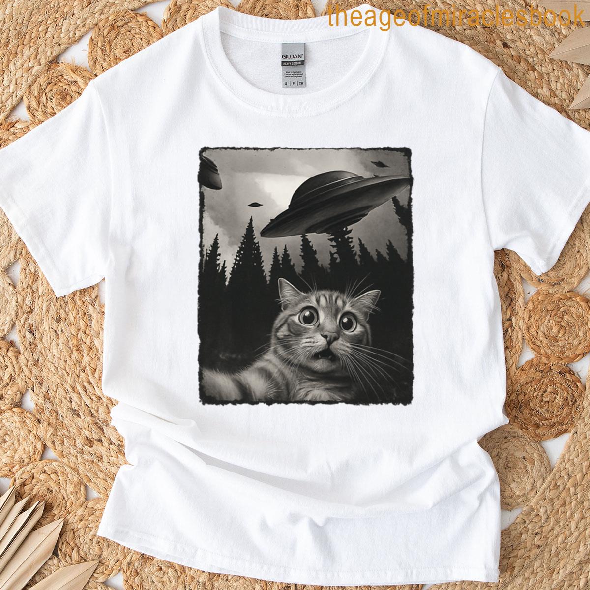 Funny Cat Selfie With Ufo T-shirt