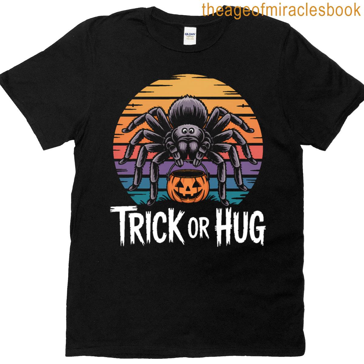 Tarantula Hug Halloween Fun Retro T-shirt