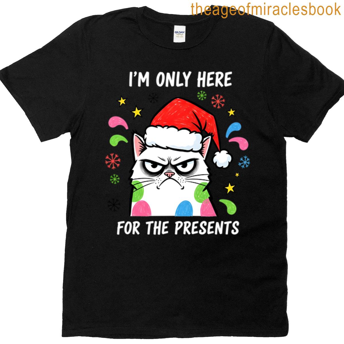Funny Grumpy Christmas Cat With White Text Design Oversized T-shirt