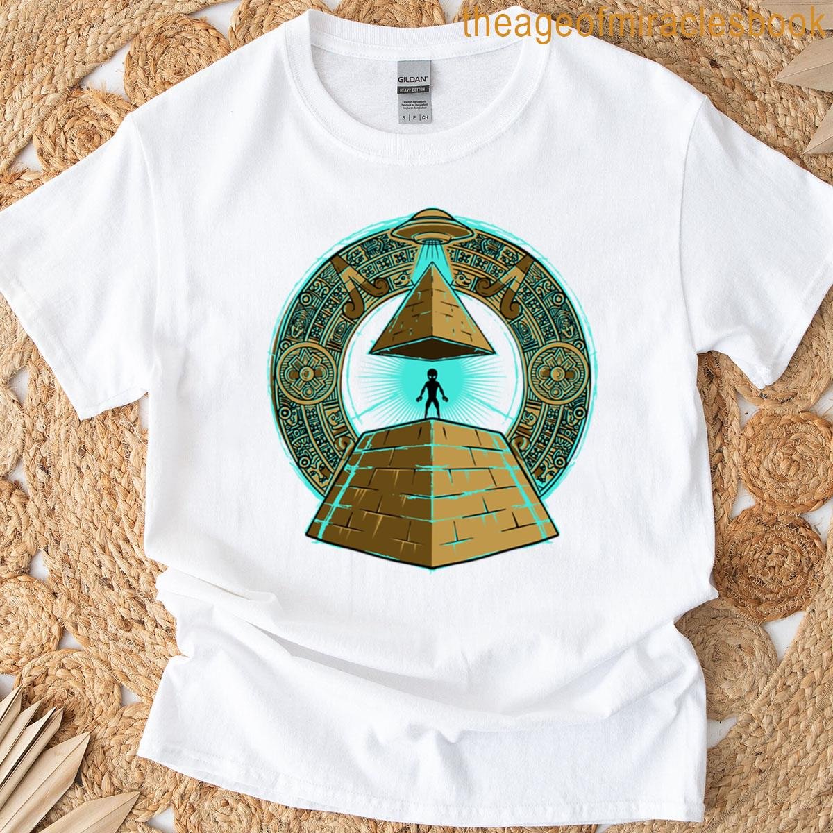Alien Meditating In The Pyramids T-shirt