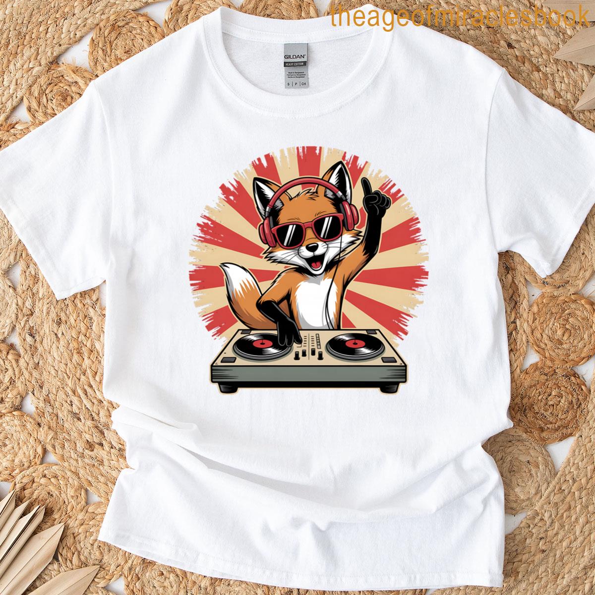 Cool Fox Dj Spinning Records Fun Retro T-shirt